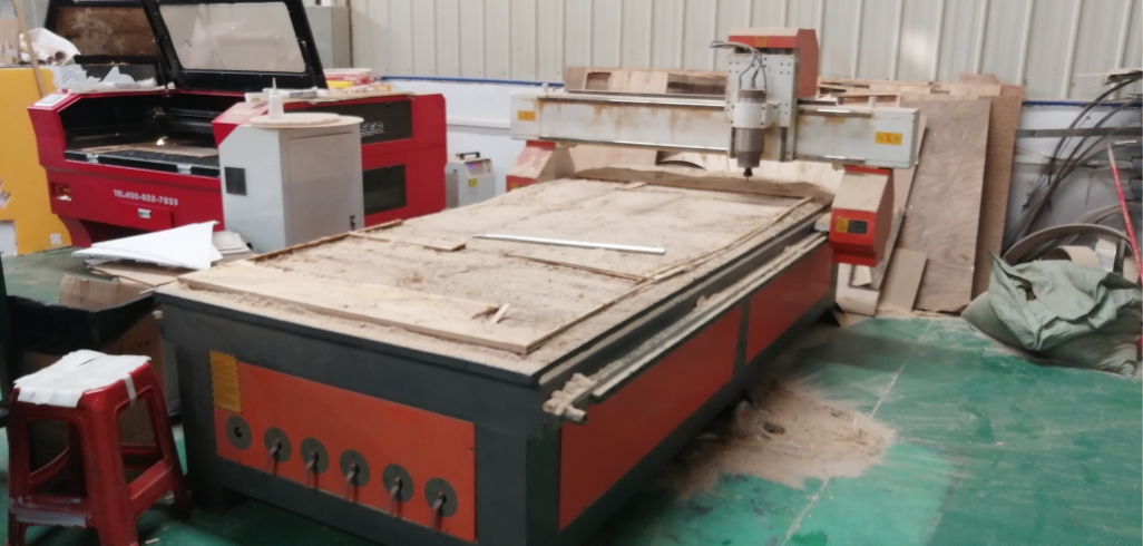 數(shù)控木板雕刻車(chē)間